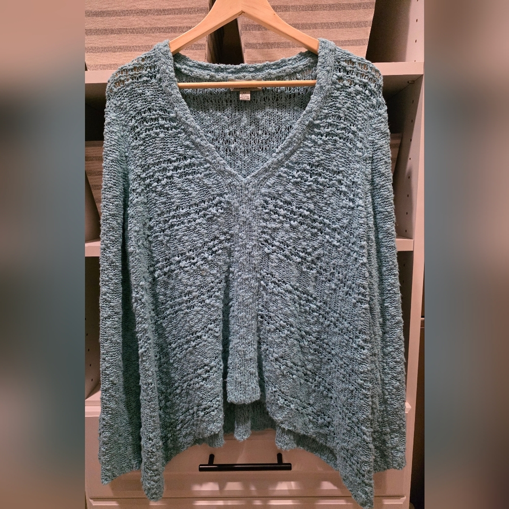 Elegant V-Neck Sweater in Light Blue